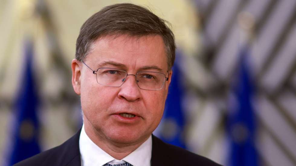 epa11732466 European Commissioner for Trade Valdis Dombrovskis speaks to the media at the start of an EU Foreign Affairs Council, in its Trade configuration, in Brussels, Belgium, 21 November 2024. EU ministers will focus on the future of the EU's trade policy with particular regard to ongoing and stalled negotiations; they will also discuss the state of play of the trade relations with the US.  EPA/OLIVIER HOSLET