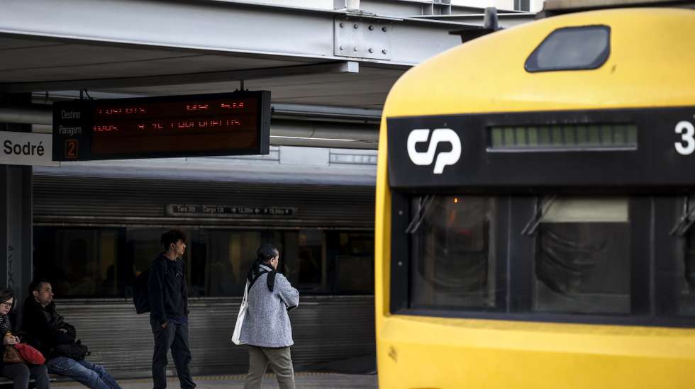 Estação do Cais do Sodré durante o dia de greve convocada pelo Sindicato dos Maquinistas dos Transportes Ferroviários Portugueses, em Lisboa, 06 de dezembro de 2024. A greve convocada pelo Sindicato abrange sete empresas: CP - EPE, Fertagus, MTS - Metro do Sul do Tejo, ViaPorto, Captrain, Medway e IP - Infraestruturas de Portugal. FILIPE AMORIM/LUSA