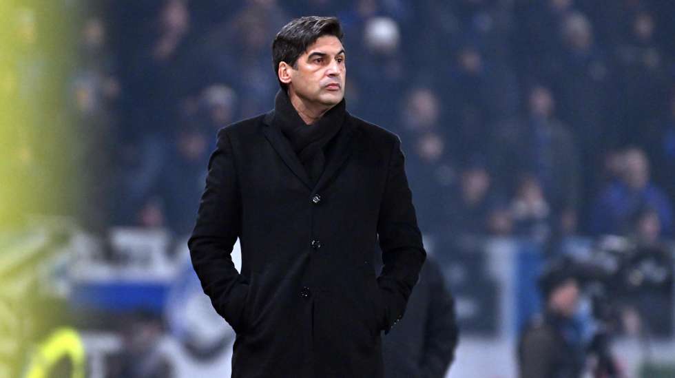 epa11761057 Milan's coach Paulo Fonseca looks on during the Italian Serie A soccer match between Atalanta BC and AC Milan, in Bergamo, Italy, 06 December 2024.  EPA/MICHELE MARAVIGLIA
