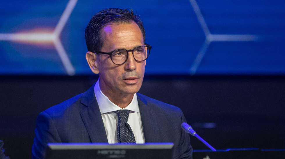 O presidente da Liga Portuguesa de Futebol Profissional (LPFP), Pedro Proença, participa na XIII Cimeira de Presidentes de Clubes da Futebol da Primeira Liga, no Arena Liga Portugal, no Porto, 18 de dezembro de 2024. RUI MANUEL FARINHA/LUSA