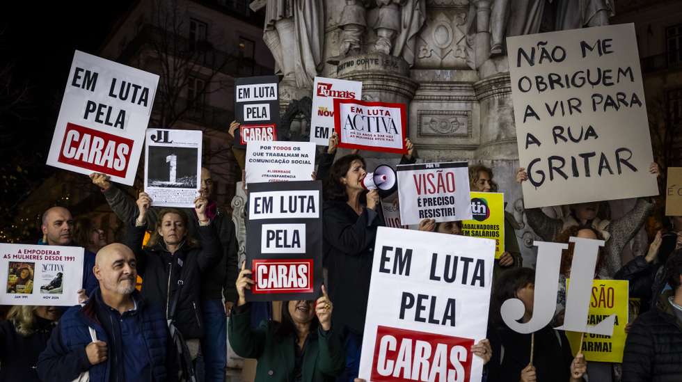 Concentração de trabalhadores da TiN -Trust in News, com o objetivo de conscencializar a sociedade para a situação difícil que os trabalhadores e os títulos atravessam, no Largo Camões, em Lisboa, 04 de dezembro de 2024. JOSÉ SENA GOULÃO/LUSA
