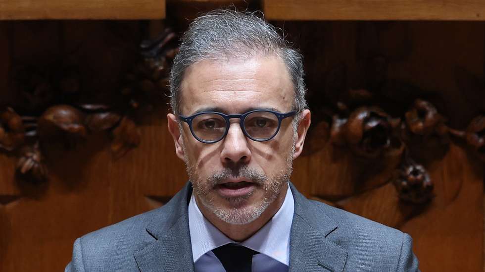 O ministro dos Assuntos Parlamentares, Pedro Duarte, intervém durante o debate setorial, na Assembleia da República, em Lisboa, 09 de janeiro de 2025. ANTÓNIO COTRIM/LUSA