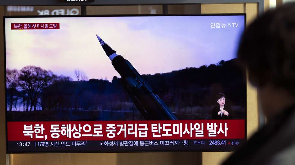epa11808345 A person watches the news at a station in Seoul, South Korea, 06 January 2025. According to South Korea's Joint Chiefs of Staff (JCS), North Korea launched a Ballistic Missile into the East Sea on 06 January.  EPA/JEON HEON-KYUN