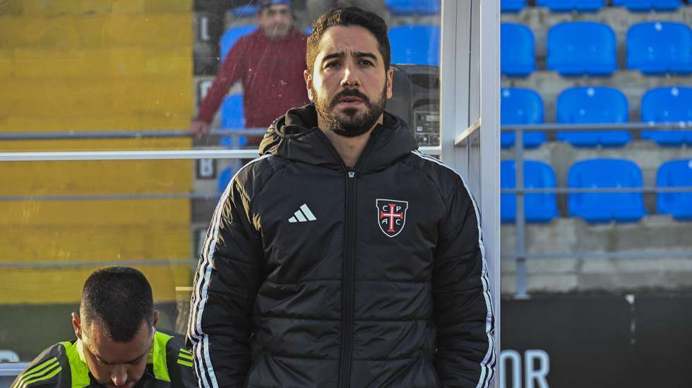 O treinador do Casa Pia, João Pereira, durante o jogo dos oitavos de final da Taça de Portugal de futebol contra o Rio Ave disputado no Estádio Municipal de Rio Maior, 12 de janeiro de 2025. CARLOS BARROSO/LUSA