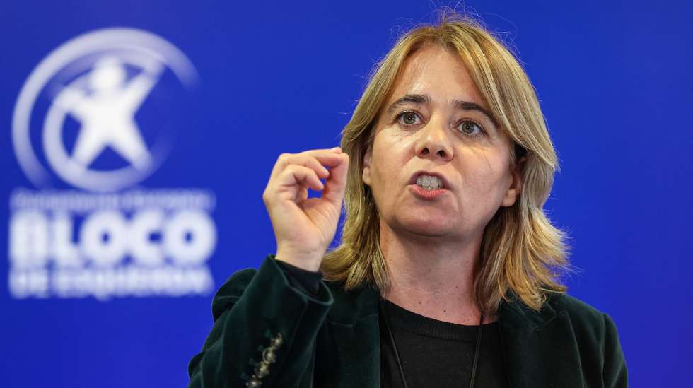 A deputada do Parlamento Europeu do Bloco de Esquerda (BE), Catarina Martins, durante a intervenção no almoço-comício que antecede o início das Jornadas Parlamentares da partido, que decorrem de 27 a 28 de janeiro, em Coimbra, 26 de janeiro de 2025. PAULO NOVAIS/LUSA
