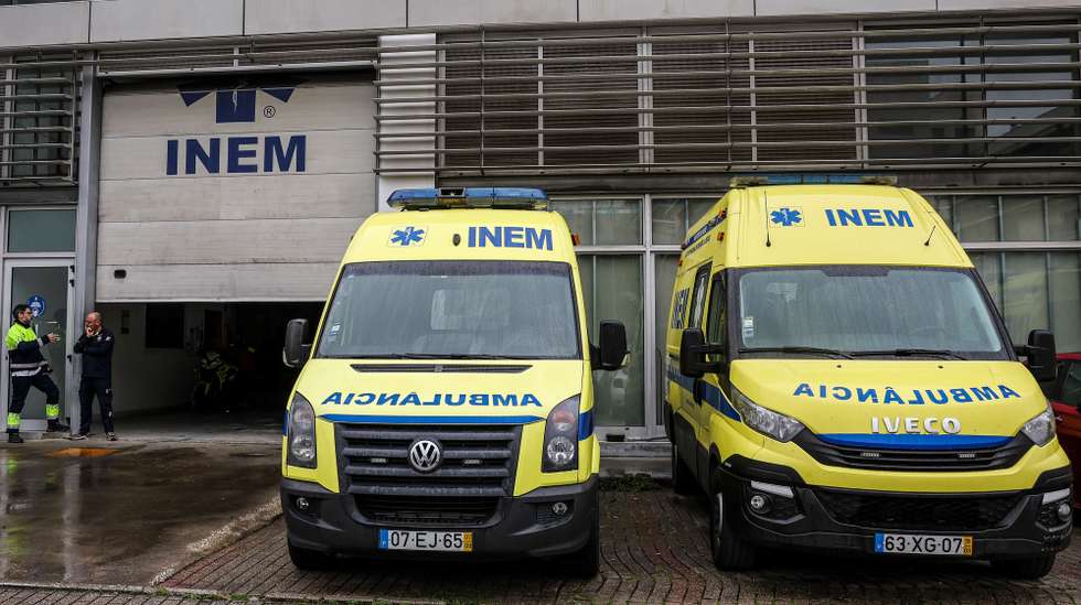 Viatura de emergência médica na Delegação Regional do Centro do INEM, em Coimbra, 21 de novembro de 2024. PAULO NOVAIS/LUSA