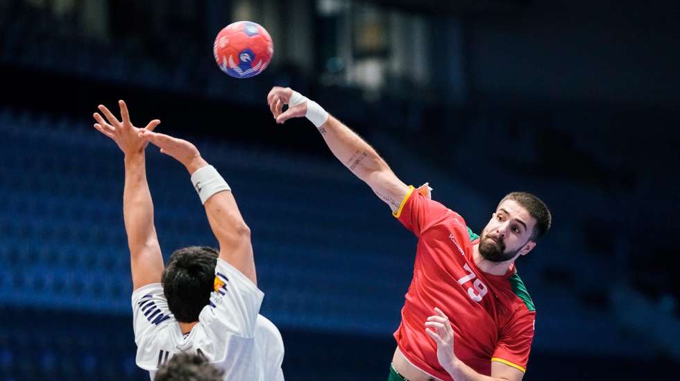 epa11855121 Portugal's Martim Costa during the IHF Men's Handball World Championship 2025 match between Portugal and Chile in Fornebu, Norway, 26 January 2025.  EPA/Beate Oma Dahle  NORWAY OUT