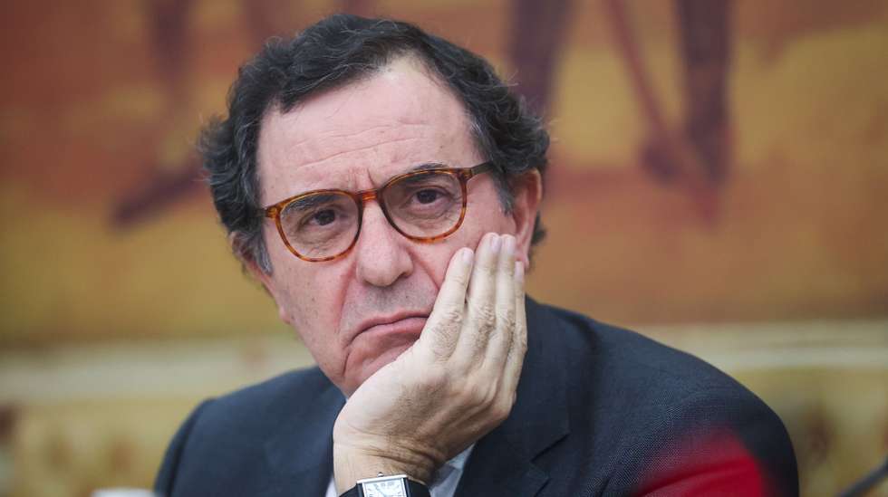 O ministro Adjunto e da Coesão Territorial, Manuel Castro Almeida, intervém durante a sua audição na Comissão Eventual de Acompanhamento da Execução do PRR e PT2030,  na Assembleia da República, em Lisboa, 05 de fevereiro de 2025. A audição urgente do ministro é realizada no âmbito dos danos causados pelas falhas do IAPMEI nos prazos de pagamentos do PRR e no âmbito dos pedidos de devolução de fundos europeus a 530 empresas e sobre a reprogramação do PRR. ANTÓNIO PEDRO SANTOS/LUSA