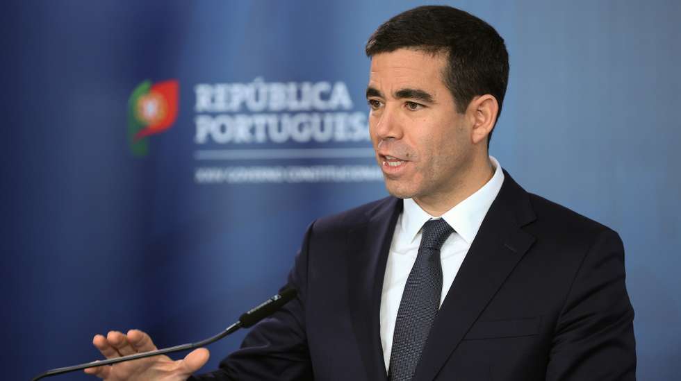 O ministro da Presidência, António Leitão Amaro, participa na conferência de imprensa no final da reunião do Conselho de Ministros, no Campus XXI, em Lisboa, 06 de janeiro de 2025. MANUEL DE ALMEIDA/LUSA