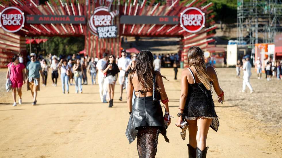 Festival goers during the second day of Super Bock Super Rock 2024 festival, Setubal, Portugal, 19 July 2024. The festival runs until 20th July. ANTONIO PEDRO SANTOS/LUSA