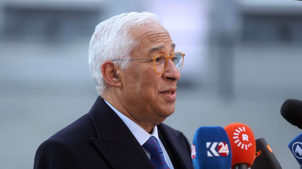 epa11872044 European Council President Antonio Costa talks to the media as he arrives to attend the EU leaders' informal meeting on European defense at the Palais d'Egmont in Brussels, Belgium, 03 February 2025. The EU leaders gather to discuss how to strengthen European defense capabilities.  EPA/OLIVIER HOSLET