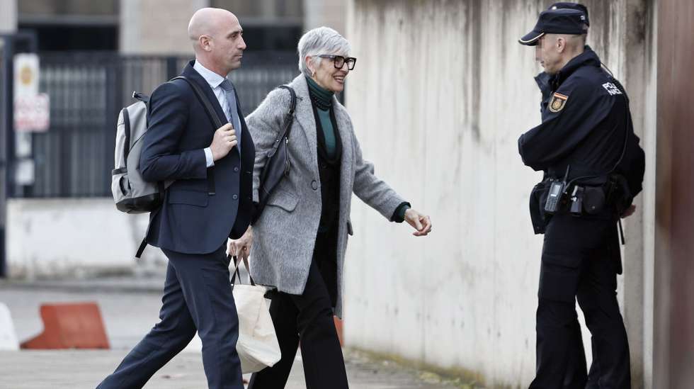epa11889895 Former president of the Spanish Soccer Federation (RFEF) Luis Rubiales and his lawyer Olga Tubau arrive at Audiencia Nacional Court in San Fernando de Henares, Madrid, Spain, 12 February 2025, to attend the second week of his trial for a non-consensual kiss against national soccer player Jenni Hermoso after the team's victory in World Soccer Cup's final in Sydney. The team's former head coach, Jorge Vilda, former Spanish men's national team sports director, Albert Luque, and former Spanish Soccer Federation Marketing Director, Ruben Rivera, are accused of coercing Hermoso to excuse the Rubiales' conduct.  EPA/SERGIO PEREZ
