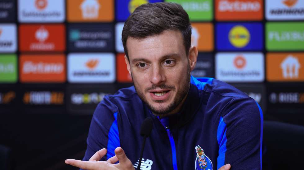 FC Porto's head coach Martin Anselmi takes part in a press conference at the Olival Training Center, in Vila Nova de Gaia, Portugal, 12 February 2025. FC Porto will face Roma in their UEFA Europa League match on 13 February 2025 at Dragao Stadium. ESTELA SILVA/LUSA