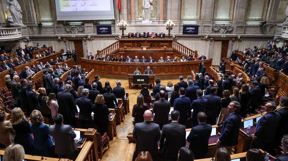 Deputados votam a moção de censura ao Governo, apresentada pelo Chega, na Assembleia da República, em Lisboa, 21 de fevereiro de 2025. MANUEL DE ALMEIDA/LUSA
