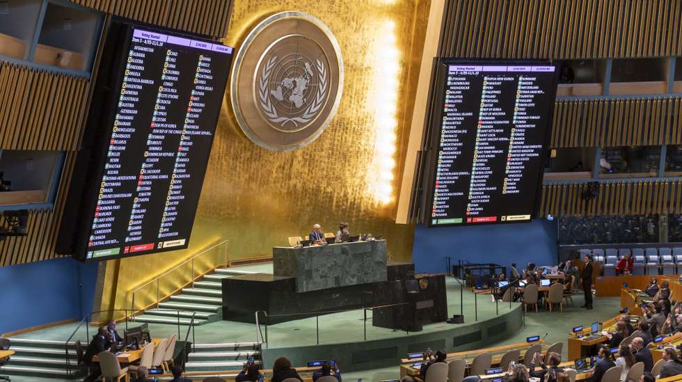 epa11921891 The results of voting on a draft resolution are shown on screen during a General Assembly meeting on a resolution demanding an immediate withdrawal of all Moscow's forces from Ukraine, at the United Nations Headquarters in New York, New York, USA, 24 February 2025. Ukraine marks the third anniversary since Russia began its full-scale invasion of the country in 2022.  EPA/SARAH YENESEL
