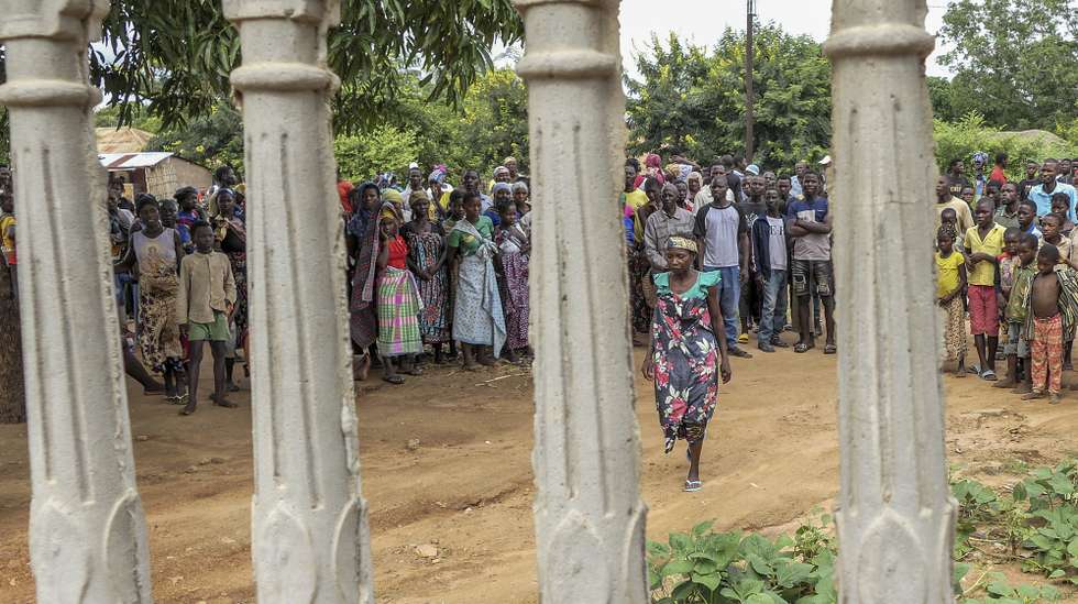 Elionia Paulo, uma campoesa que fugiu de Mmala, encontrou paz na sede do distrito de de Chiùre, no norte de Moçambique, 24 de fevereiro de 2024. O “pesadelo” de uma nova vaga de incursões rebeldes em direção ao sul de Cabo Delgado levou a camponesa Elionia Paulo a fugir de Mmala, aldeia do interior do distrito moçambicano de Chiùre, deixando para trás a família. (ACOMPANHA TEXTO DA LUSA DO DIA 02 DE MARÇO DE 2024). RUI CELESTINO MINJA/LUSA