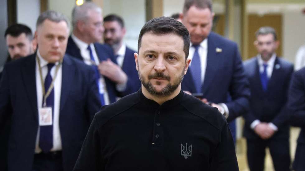 epa11944182 Ukraine's President Volodymyr Zelensky walks in a EU headquarters corridor after his meeting with France's president, on the sidelines of the Special European Council to discuss continued support for Ukraine and European defence, at the EU headquarters in Brussels, Belgium, 06 March 2025. European Union leaders held emergency talks in Brussels, gathering as the Trump administration upends traditional alliances and retracts wartime backing of Ukraine.  EPA/LUDOVIC MARIN / POOL