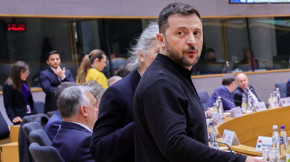 epa11944200 Ukraine's President Volodymyr Zelensky (R) attends an European Council meeting in Brussels, Belgium, 06 March 2025. The EU leaders are convening for a special summit to discuss ongoing support for Ukraine and enhance European defence.  EPA/OLIVIER MATTHYS