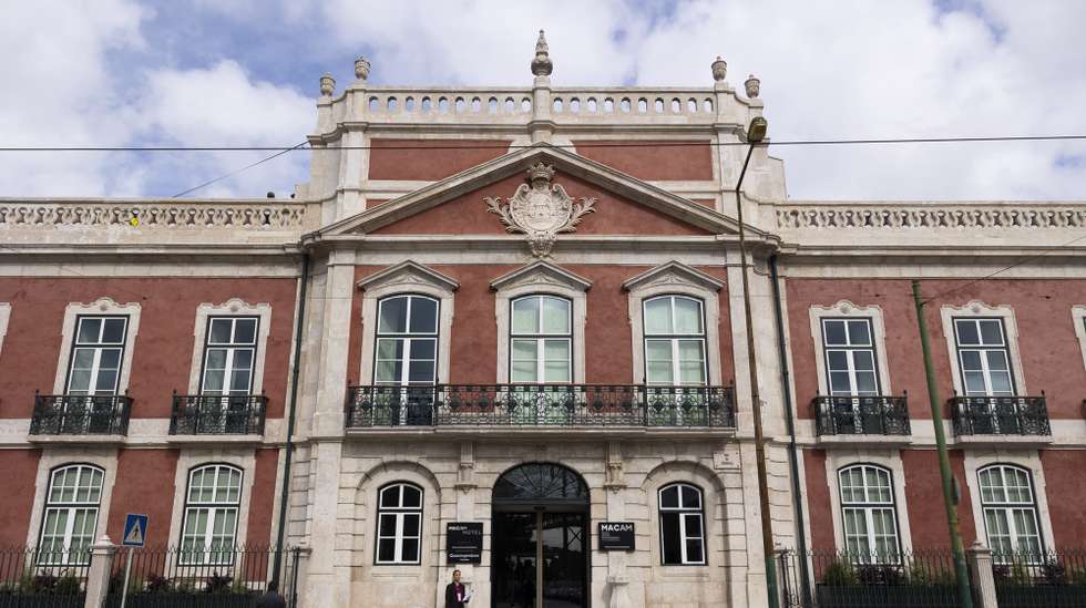 Visita guiada às exposições inaugurais do Museu e Hotel MACAM (Museu de Arte Contemporânea Armando Martins) , em Lisboa, 17 de março de 2025. O Museu de Arte Contemporânea Armando Martins torna pública a coleção privada de Armando Martins, composta por arte moderna e contemporânea, portuguesa e internacional, reunida nos últimos 50 anos. JOSÉ SENA GOULÃO/LUSA