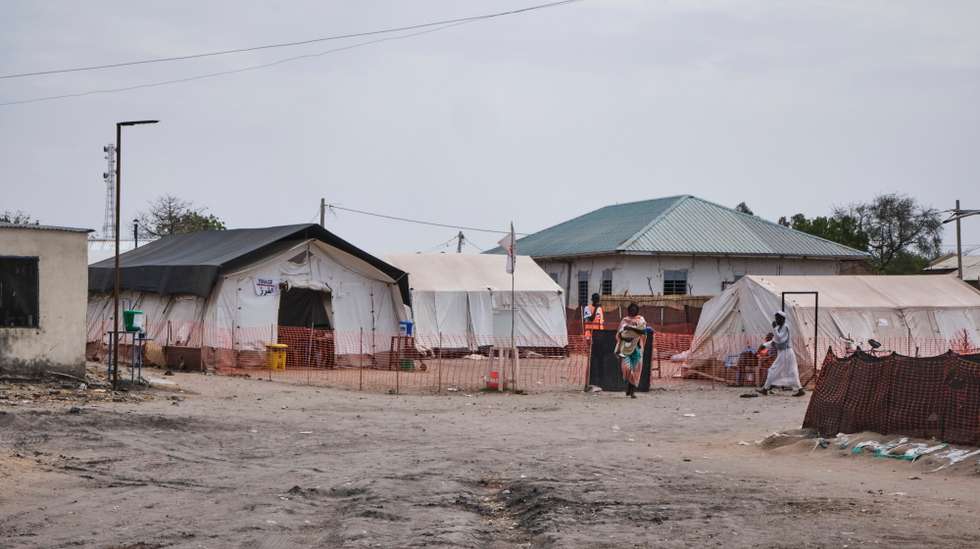 epa11898830 A general view of the ward for war-wounded patients at Renk Civil Hospital, in Renk refugee camp, in Renk district, South Sudan, 11 February 2025 (issued on 15 February 2025), as water shortages and diseases resulting from contaminated water have become the community's main complaint. About 110,000 people have arrived in Renk County since December 2024, according to MSF, with 70,000 living in informal settlements such as Gerbana and Atham. There are 975,079 Sudanese refugees in South Sudan, according to UNHCR.  EPA/DIEGO MENJIBAR
