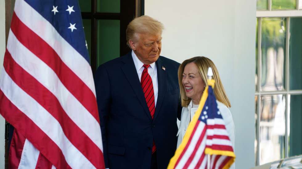 epa12037064 US President Donald Trump (L) greets Italian Prime Minister Giorgia Meloni (R) at the White House, Washington, DC, USA, 17 April 2025.  EPA/WILL OLIVER