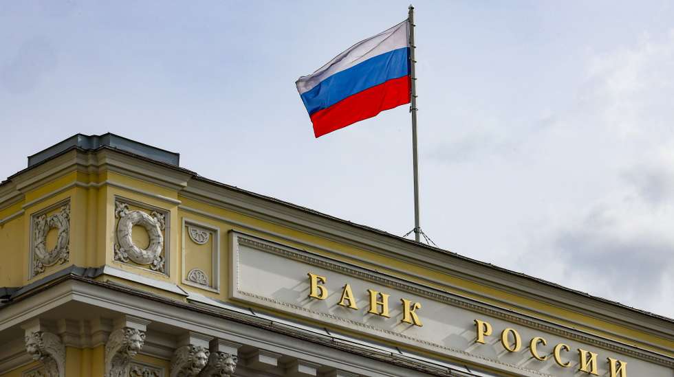 epa11978195 The Russian national flag waves atop the Bank of Russia (Central Bank of the Russian Federation) headquarters in Moscow, Russia, 21 March 2025. The Board of Directors of the Bank of Russia decided on 21 March 2025 to keep the key rate at 21.00 percent.  EPA/YURI KOCHETKOV
