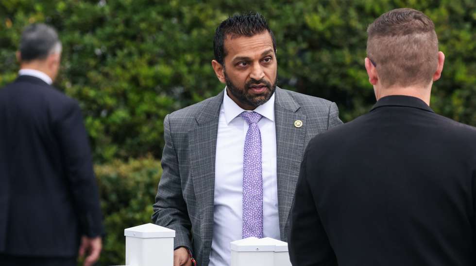 epa12044861 Kash Patel, Director of the Federal Bureau of Investigation, attends the 2025 Easter Egg Roll on the South Lawn of the White House in Washington, DC, USA, 21 April 2025.  EPA/SAMUEL CORUM / POOL