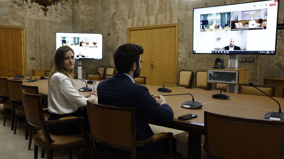 epa12068922 Spain's Third Vice-President and Minister for Ecological Transition and Demographic Challenge, Sara Aagesen, poses during a video conference with the Portuguese Minister of Environment and Energy, Maria da Graca Carvalho, to analyze the power outage that hit both countries on 28 April, in Madrid, Spain, 02 May 2025.  EPA/SERGIO PEREZ