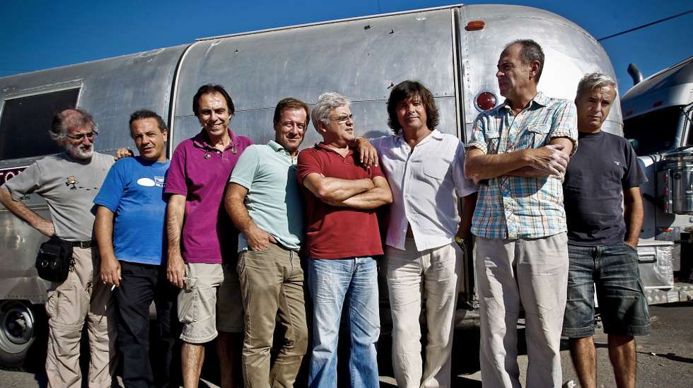 (Da esq. para direira) José Martins, José Salgueiro, João Nuno Represas, Manuel Faria, Fernando Júdice, Luis Represas, Artur Costa e João Gil dos Trovante, após um ensaio da banda tendo em vista os quatro concertos que irão dar em Outubro e Novembro para assinalar os seus 35 anos de carreira, em Queluz, 27 outubro 2011  (ACOMPANHA TEXTO) JOSE SENA GOULAO / LUSA