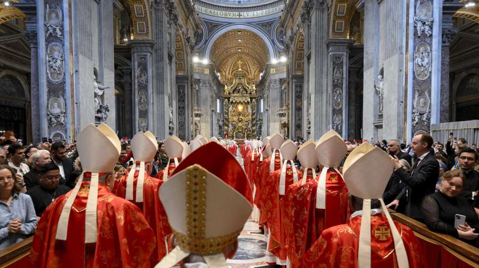 epa12079961 A handout picture provided by the Vatican Media shows Cardinals attend a special Mass 'Pro eligendo papa' or for the election of the Pope, before the start of the conclave, at St Peter's Basilica in the Vatican, 07 May 2025.  EPA/VATICAN MEDIA HANDOUT HANDOUT EDITORIAL USE ONLY/NO SALES