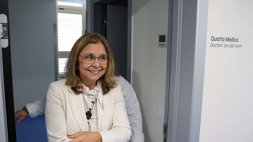 A ministra da Saúde, Ana Paula Martins, durante a inauguração da Unidade de Transplante de Medula Óssea e da Maternidade Luis Mendes Graça, no Hospital de Santa Maria, em Lisboa, 21 de abril de 2025. MANUEL DE ALMEIDA/LUSA