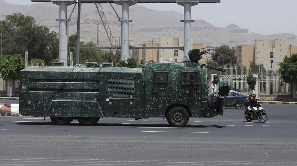 epa12092033 An armored water cannon truck drives along a street of Sana'a, Yemen, 11 May 2025. Yemen's Houthis have vowed to continue attacks on Israel's airports amid an aerial blockade imposed on Israel in retaliation for its bombardment of the Gaza Strip, according to Houthi military spokesman Yahya Sarea.  EPA/YAHYA ARHAB