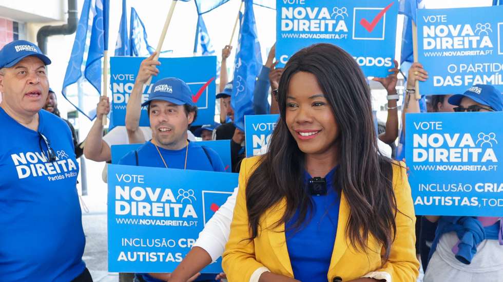A presidente do Nova Direita (ND), Ossanda Líber, durante uma arruada pela avenida da Liberdade, Restauradores, Chiado e Rua do Carmo, no último dia da campanha para as eleições legislativas, em Lisboa, 16 de maio de 2025. MANUEL DE ALMEIDA/LUSA