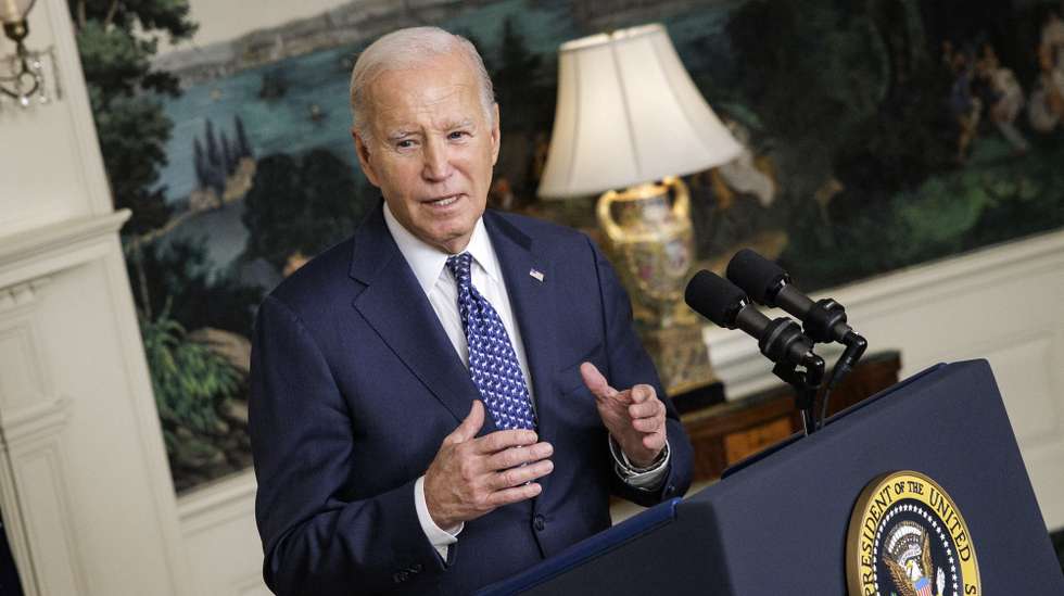 epa11138323 US President Joe Biden speaks after the release of the special counsel report about the classified documents found at Bidens private home, in the Diplomatic Room at the White House, in Washington, DC, USA, 08 February 2024. D.C. Special Counsel Robert Hur released his report in which he criticized the Presidents actions but declined to bring charges.  EPA/SAMUEL CORUM / POOL