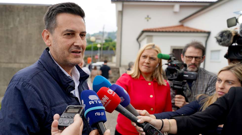 The president of the Liberal Initiative, Rui Rocha speaks to journalists after cast his ballot for the general elections at the Centro Cívico de Nogueiro, in Braga, Portugal, 18 May 2025. More than 10.8 million voters living in Portugal and abroad will be asked to vote in these early parliamentary elections on 18 May and choose from among the 20 competing political forces the party they believe should form the next government and elect the 230 seats of the Assembly of the Republic for the next legislature. HUGO DELGADO/LUSA