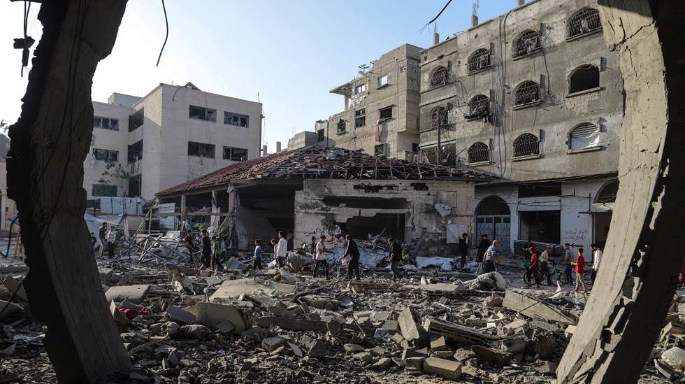 epaselect epa12125301 Palestinians inspect a destroyed building following an Israeli airstrike in Al Nasr street in Gaza City, northern Gaza Strip, 22 May 2025. More than 53,600 Palestinians have been killed in the Gaza Strip, according to the Palestinian Ministry of Health, since Israel launched a military campaign in the strip in response to a cross-border attack led by the Palestinian militant group Hamas on 07 October 2023, in which about 1,200 Israelis were killed and more than 250 taken hostage.  EPA/MOHAMMED SABER