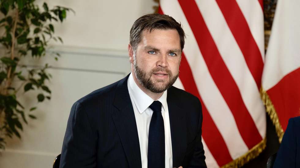 epa12113815 A handout picture made available by the Chigi Palace Press Office shows US Vice President JD Vance speaking during his meeting with Italy's prime minister and the European Commission president at Chigi Palace in Rome, Italy, 18 May 2025.  EPA/FILIPPO ATTILI / CHIGI PALACE PRESS OFFICE / HANDOUT HANDOUT EDITORIAL USE ONLY/NO SALES
