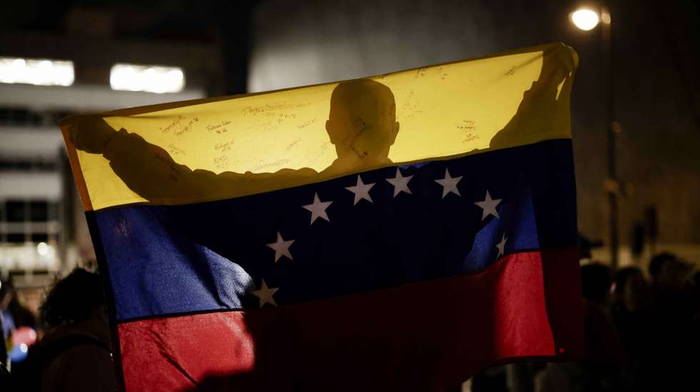 epa11816163 A person holds a Venezuelans flag at a demonstration at Democracy Square in San Jose, Costa Rica, 09 January 2025. Dozens of Venezuelans living in Costa Rica demonstrated in support of opposition leader Edmundo Gonzalez Urrutia, as Nicolas Maduro is to attend a swearing-in ceremony on 10 January to begin his third term as Venezuela's president, despite opposition allegations of fraud and many countries worldwide disputing his claims to have won the presidential election in July 2024.  EPA/Jeffrey Arguedas