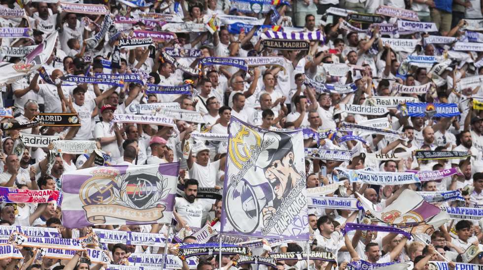 epaselect epa11564343 Real Madrid fans cheer during the Spanish LaLiga soccer match between Real Madrid and Real Valladolid, in Madrid, Spain, 25 August 2024.  EPA/Borja Sanchez-Trillo