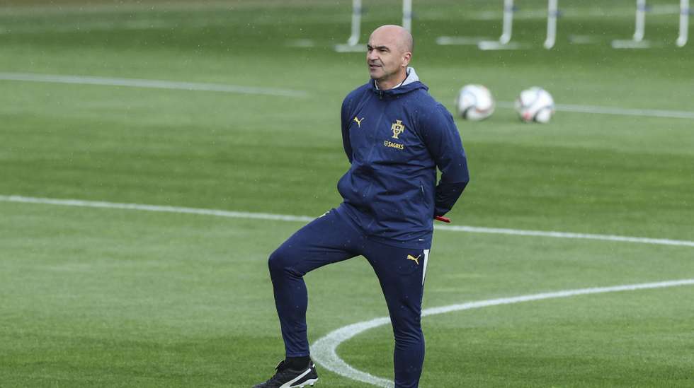 epa12160576 Portugal's head coach Roberto Martinez attends a training session in Munich, Germany, 06 June 2025. Portugal will play against Spain in the UEFA Nations League final match on 08 June in Munich.  EPA/MIGUEL A. LOPES
