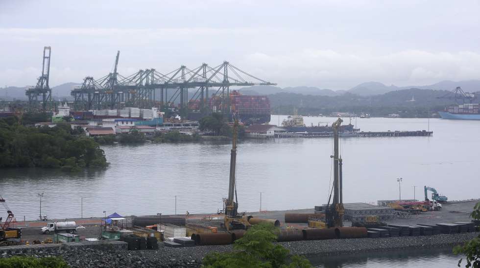 epa12167165 People work on the construction of the fourth bridge over the Panama Canal, in Panama City, Panama 09 June 2025. Panamanian President Jose Raul Mulino denounced a $1.8 billion cost overrun in the construction of the fourth bridge over the Canal, which is being carried out by a Chinese consortium and is five years behind schedule, following a change in the original plans in 2020.  EPA/Carlos Lemos