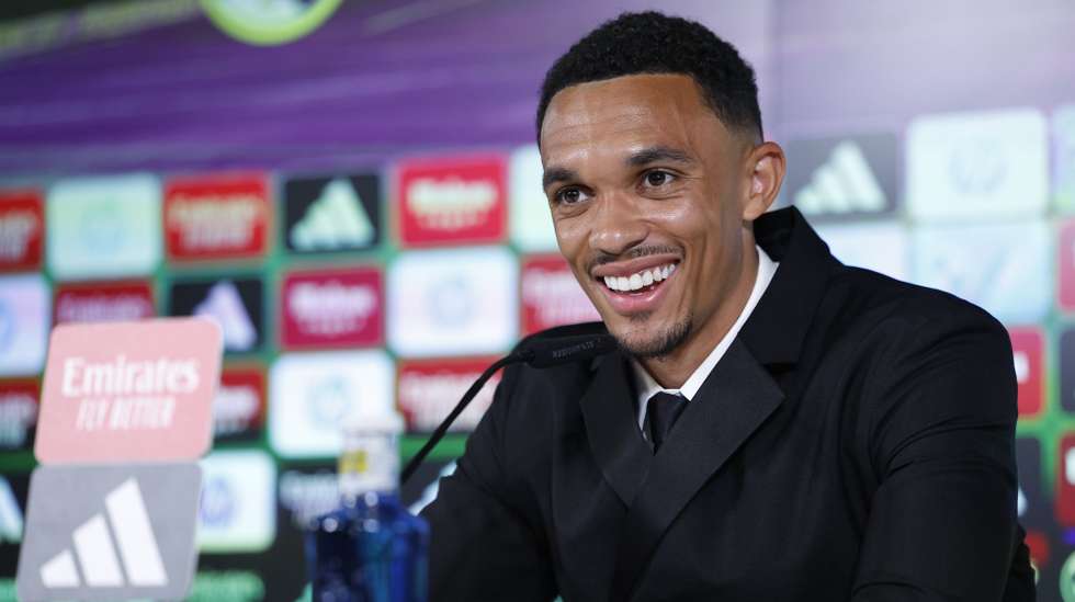 epa12171261 Real Madrid's new player Trent Alexander-Arnold attends a press conference held at the team's Valdebebas sports facilities in Madrid, Spain, 12 June 2025.  EPA/Chema Moya