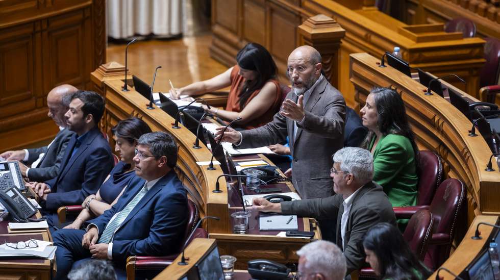 O porta voz do Livre, Rui Tavares, usa da palavra durante a sessão plenária de apresentação do Programa do XXV Governo Constitucional, na Assembleia da República, em Lisboa, 17 de junho de 2025. JOSÉ SENA GOULÃO/LUSA