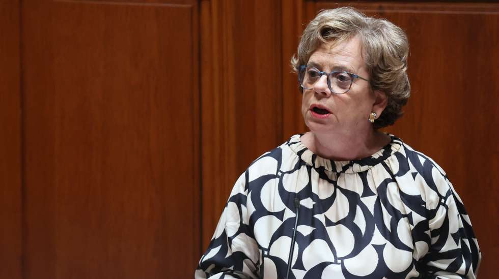 A ministra da Administração Interna, Maria Lúcia Amaral, intervém no debate de apreciação do Relatório Anual de Segurança Interna (RASI) de 2024, na Assembleia da República, em Lisboa, 25 de junho de 2025. MANUEL DE ALMEIDA/LUSA