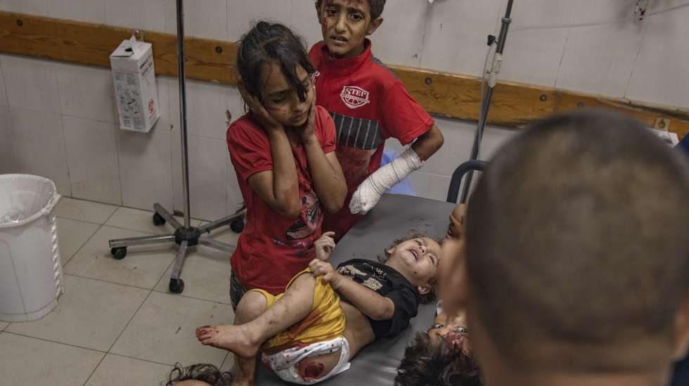 epa12161779 GRAPHIC CONTENT - Injured Palestinian children receive treatment at Nasser Hospital after Israeli aistrikes hit near the tents of displaced persons west of Khan Yunis, southern Gaza Strip, late 06 June 2025 (issued 07 June 2025). More than 54,600 Palestinians have been killed in the Gaza Strip, according to the Palestinian Ministry of Health, since Israel launched a military campaign in the strip in response to a cross-border attack led by the Palestinian militant group Hamas on 07 October 2023, in which about 1,200 Israelis were killed and more than 250 taken hostage.  EPA/HAITHAM IMAD -- ATTENTION EDITORS: GRAPHIC CONTENT