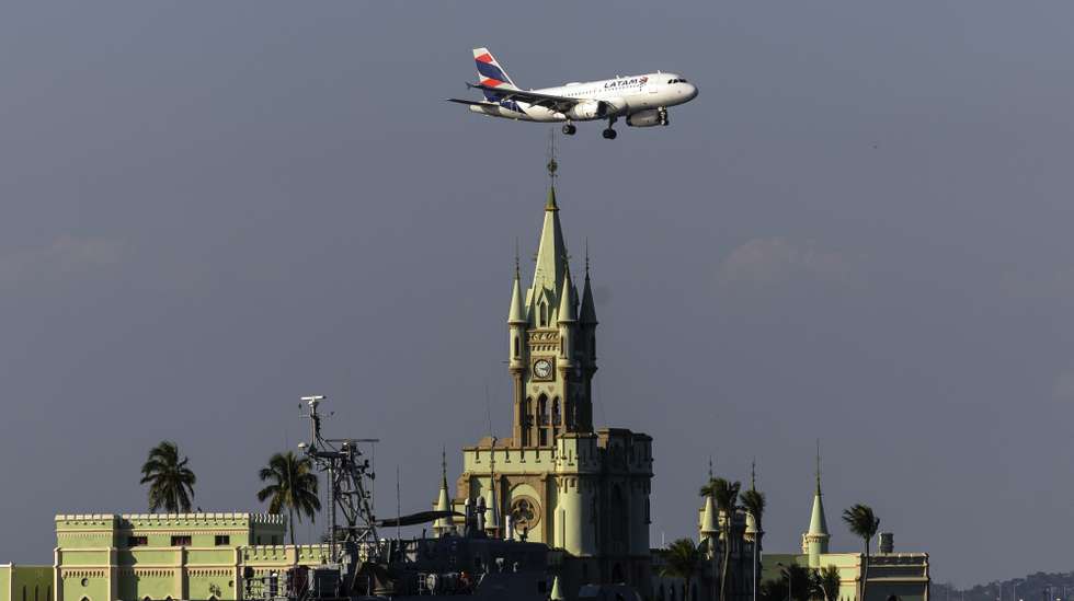 epa10630264 A plane passes over the Fiscal Island Palace, near the Santos Dumont airport, in the central region of Rio, in Rio de Janeiro, Brazil, 15 May 2023.  EPA/Antonio Lacerda
