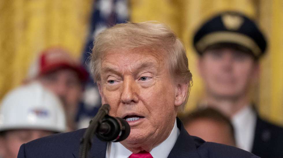 epa12199993 US President Donald Trump speaks during the 'one, big, beautiful event' in the East Room of the White House in Washington, DC, USA, 26 June 2025.  EPA/KEN CEDENO / POOL