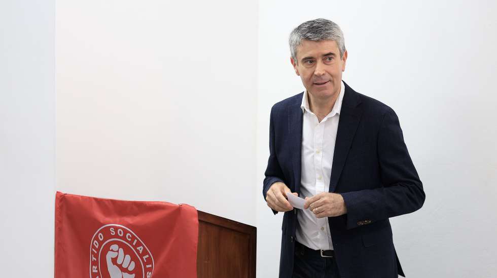 O candidato a secretário-geral do Partido Socialista, José Luís Carneiro durante a votação para a eleição do secretário-geral do partido, na Sede da Concelhia de Baião, Baião, 28 Junho de 2025.  MANUEL FERNANDO ARAUJO/LUSA