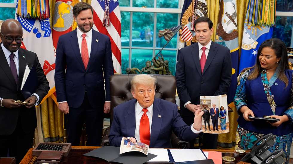 epa12202023 US President Donald Trump speaks during a meeting with Democratic Republic of the Congo Foreign Minister Therese Kayikwamba Wagner (R) and Rwandan Foreign Minister Olivier Nduhungirehe (L) in the Oval Office of the White House in Washington, DC, USA on 27 June 2025. Also in the meeting, US Vice President JD Vance (C-L) and US Secretary of State Marco Rubio (C-R). Rwanda and the Democratic Republic of Congo will sign an agreement in Washington, on 27 June to put an end to a conflict in the eastern DRC that has killed thousands.  EPA/YURI GRIPAS / POOL  EPA/YURI GRIPAS / POOL