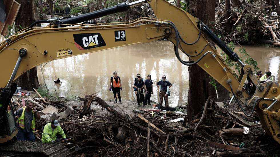 epaselect epa12223309 First Responders search a location where a search and rescue K9 gave a positive hit in Ingram, Texas, USA, 07 July 2025. At least 91 people have been killed in floods in central Texas, the White House preess secretary said on 07 July. At least 27 of them died when floodwaters swept through a summer camp and nearby homes on early 04 July.  EPA/DUSTIN SAFRANEK